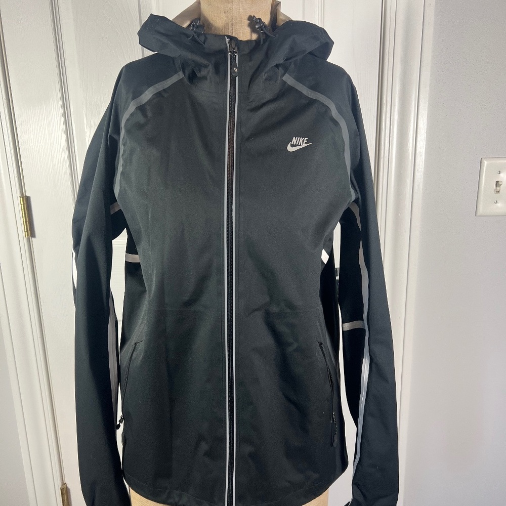 NIKE Womens Lightweight Black Rain Reflective Jacket Full zip